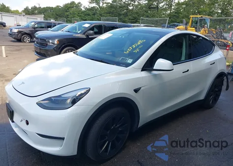 2024 Tesla Model Y Long Range Dual Motor All-Wheel Drive из США, поврежденный, VIN 7SAYGDEE8RA239384